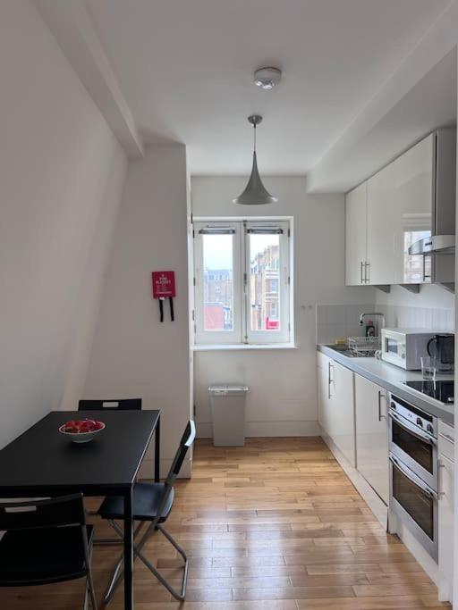 Central , Bright And Modern Flat Up To 4 People London Exteriör bild